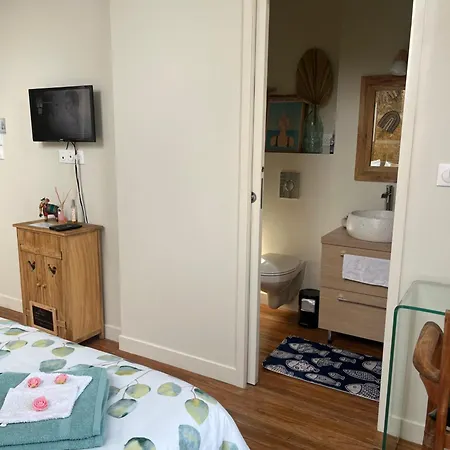 Гостевой дом Dans Ancienne Ecole Казер-сюр-Л'Адур