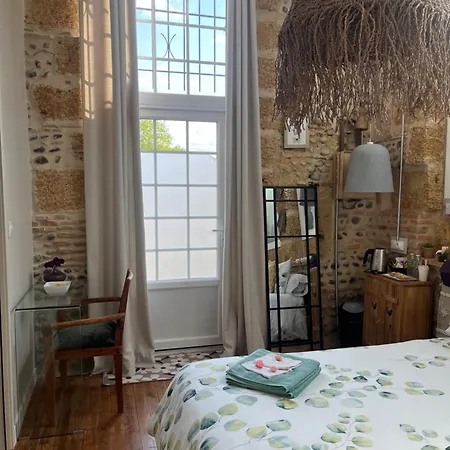 Dans Ancienne Ecole Казер-сюр-Л'Адур