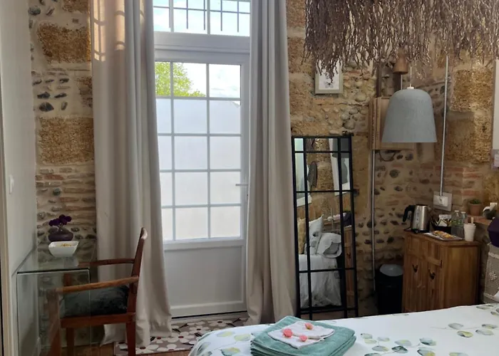 Dans Ancienne Ecole Казер-сюр-Л'Адур